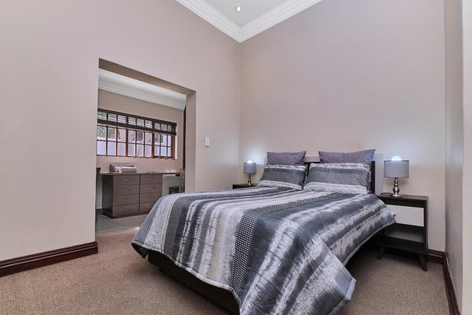 Villa Rose Road Manor - Houghton Johannesburg