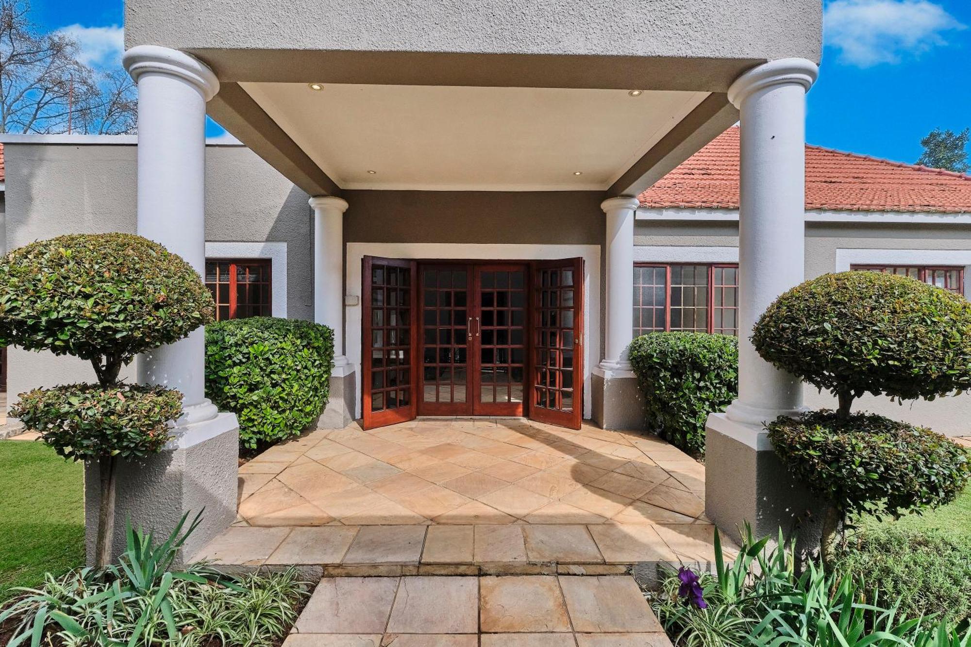 Villa Rose Road Manor - Houghton