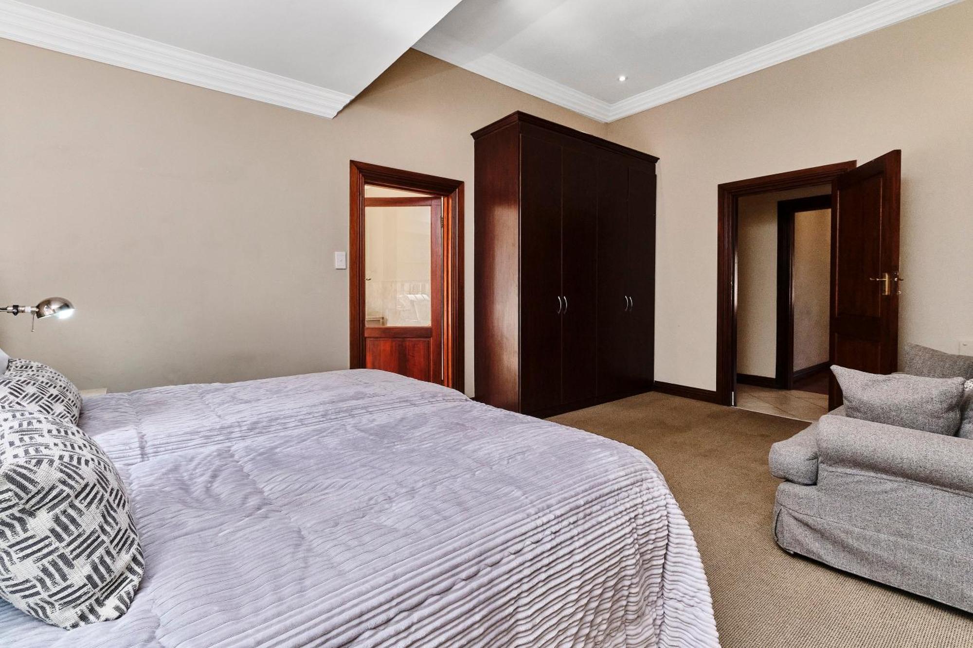 Villa Rose Road Manor - Houghton Johannesburg