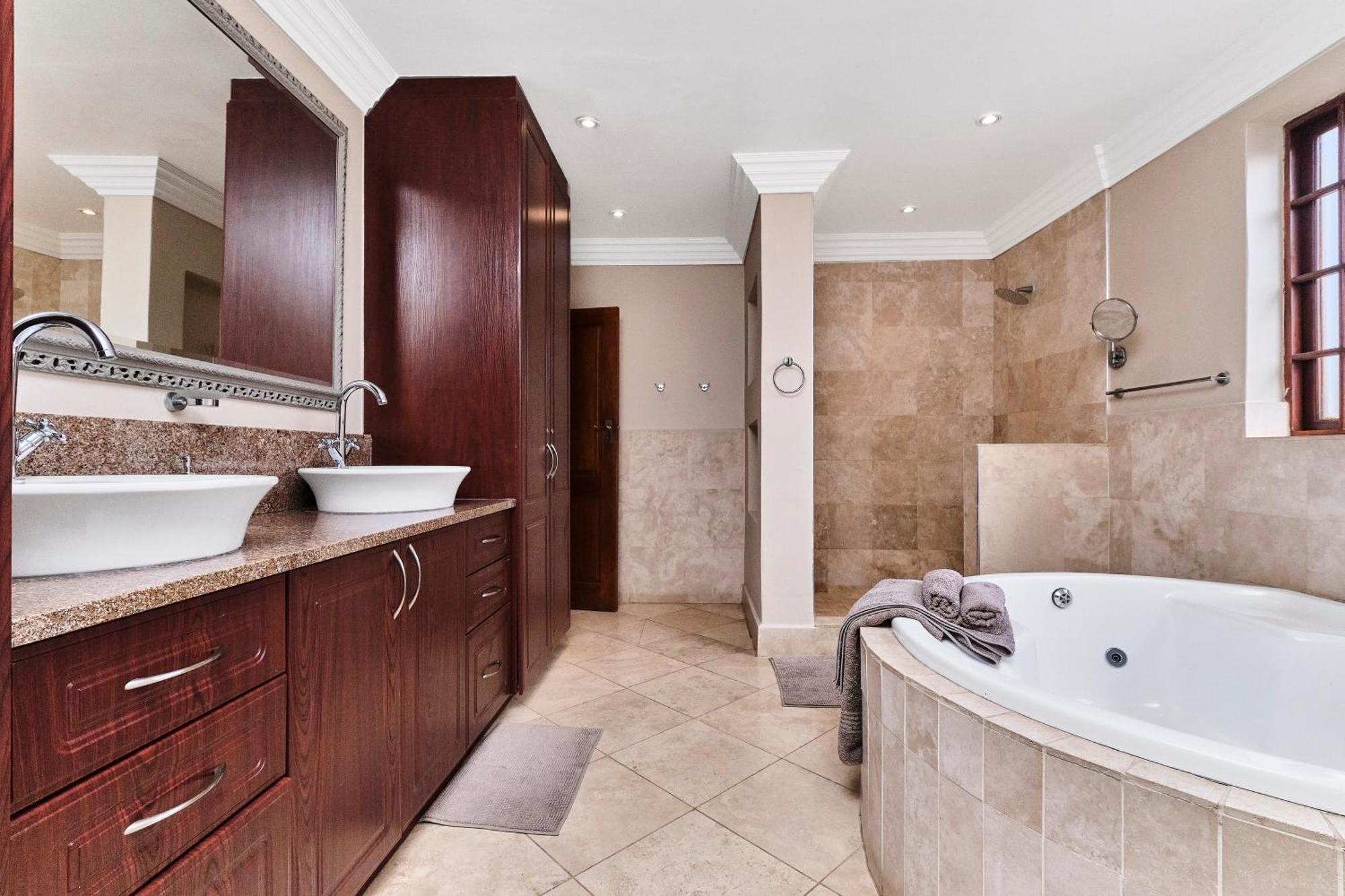 Rose Road Manor - Houghton Villa